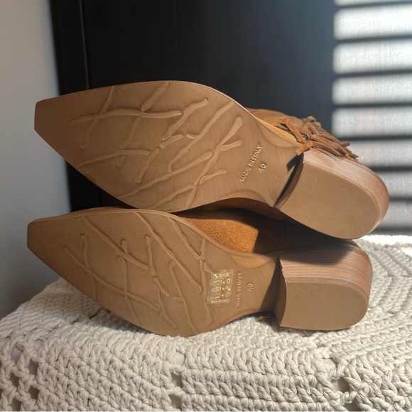 New in Box Sundance Dove Canyon Boots, Tan Suede size 40 EUR / 9 US - Picture 9 of 14